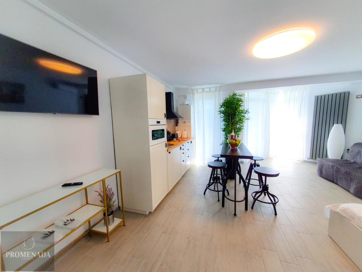 Coral Aparthotel Pool & Spa Mamaia Nord Navodari Bagian luar foto