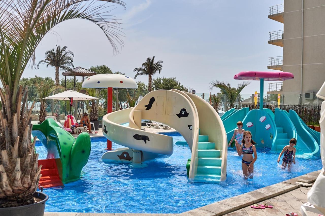 Coral Aparthotel Pool & Spa Mamaia Nord Navodari Bagian luar foto